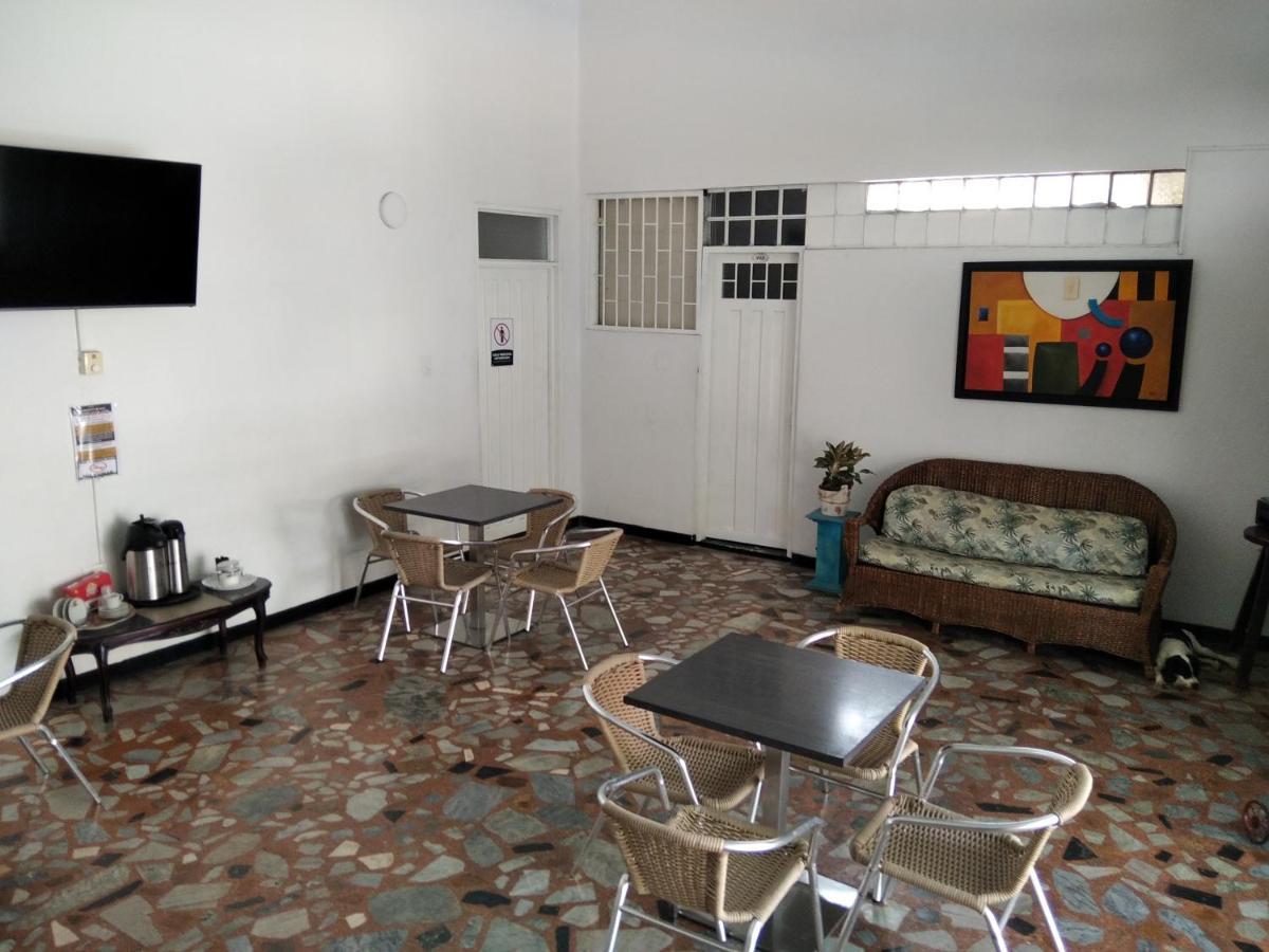 Hotel Maceo Melgar Bagian luar foto
