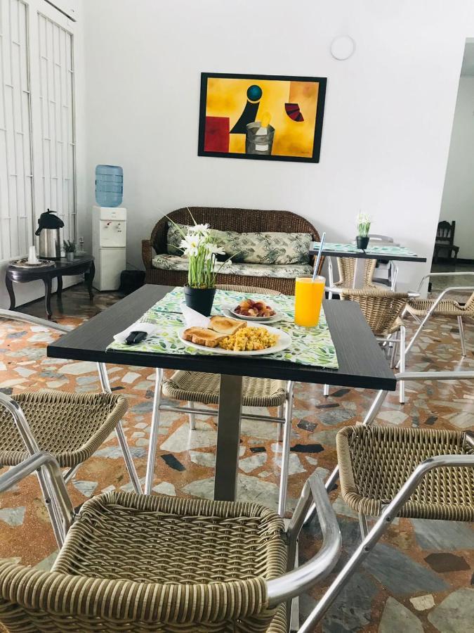 Hotel Maceo Melgar Bagian luar foto