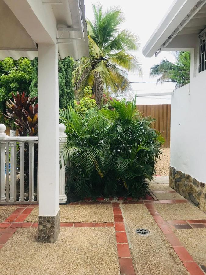Hotel Maceo Melgar Bagian luar foto