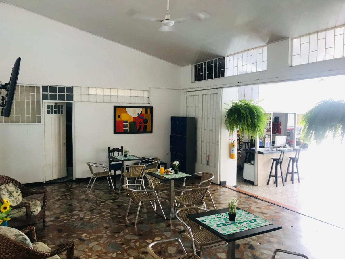 Hotel Maceo Melgar Bagian luar foto
