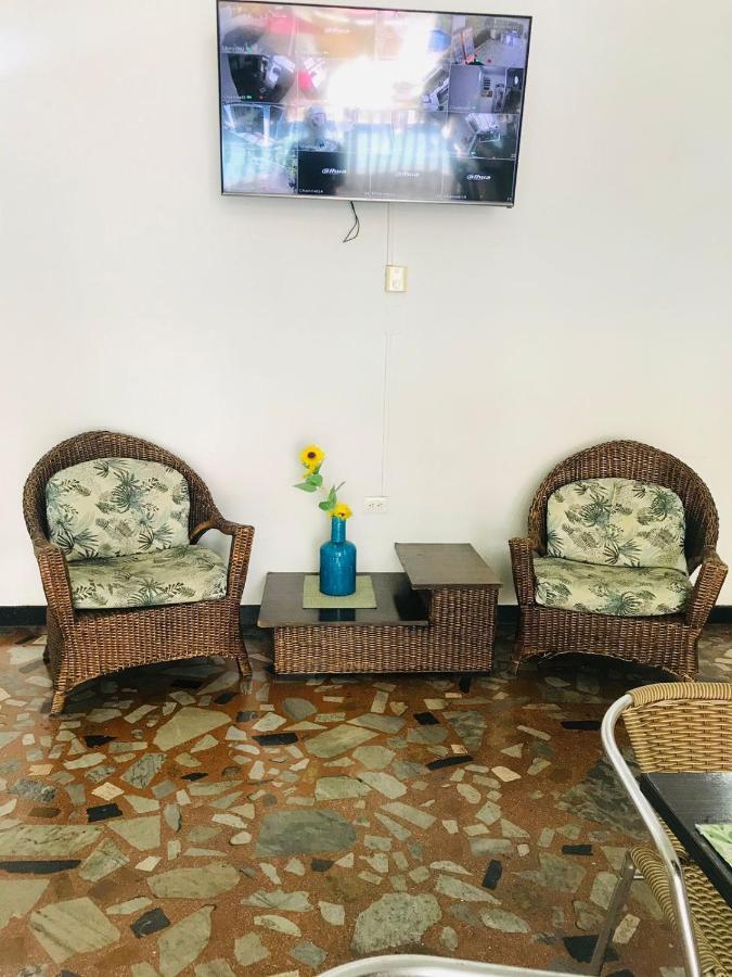Hotel Maceo Melgar Bagian luar foto