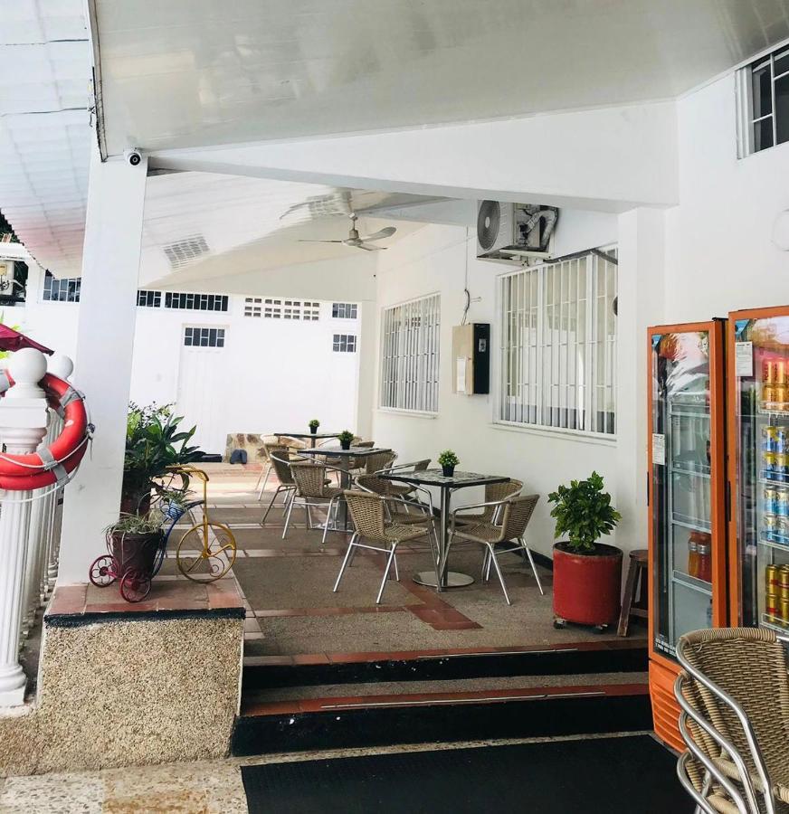 Hotel Maceo Melgar Bagian luar foto